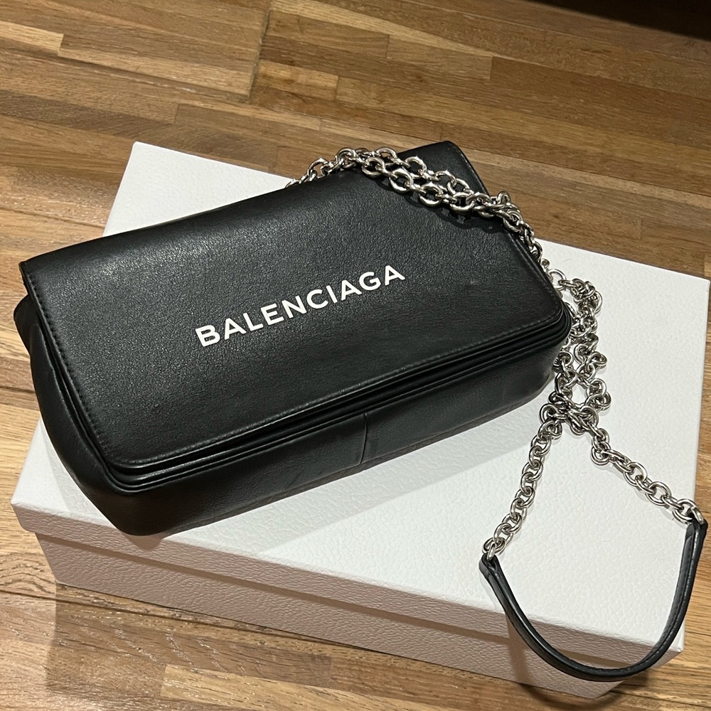 Balenciaga Everyday Wallet on Chain